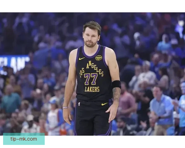 雷迪克透露东契奇下半场带伤出战已通过健康评估明日将接受核磁共振检查